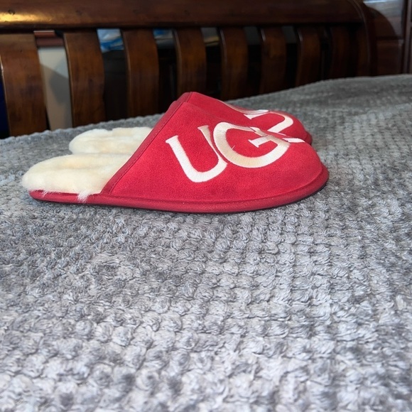NWT UGG Scuff Logo Mens Slippers Suede Samba Red US 8 UK 7 EU 41 - Picture 3 of 10